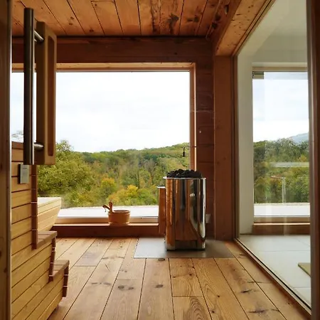 Chateau Boussas Oda ve Kahvaltı 4*